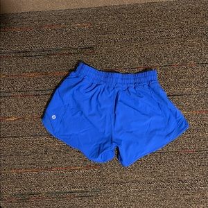 Lululemon Hotty Hot Low Rise 4 inch inseam shorts